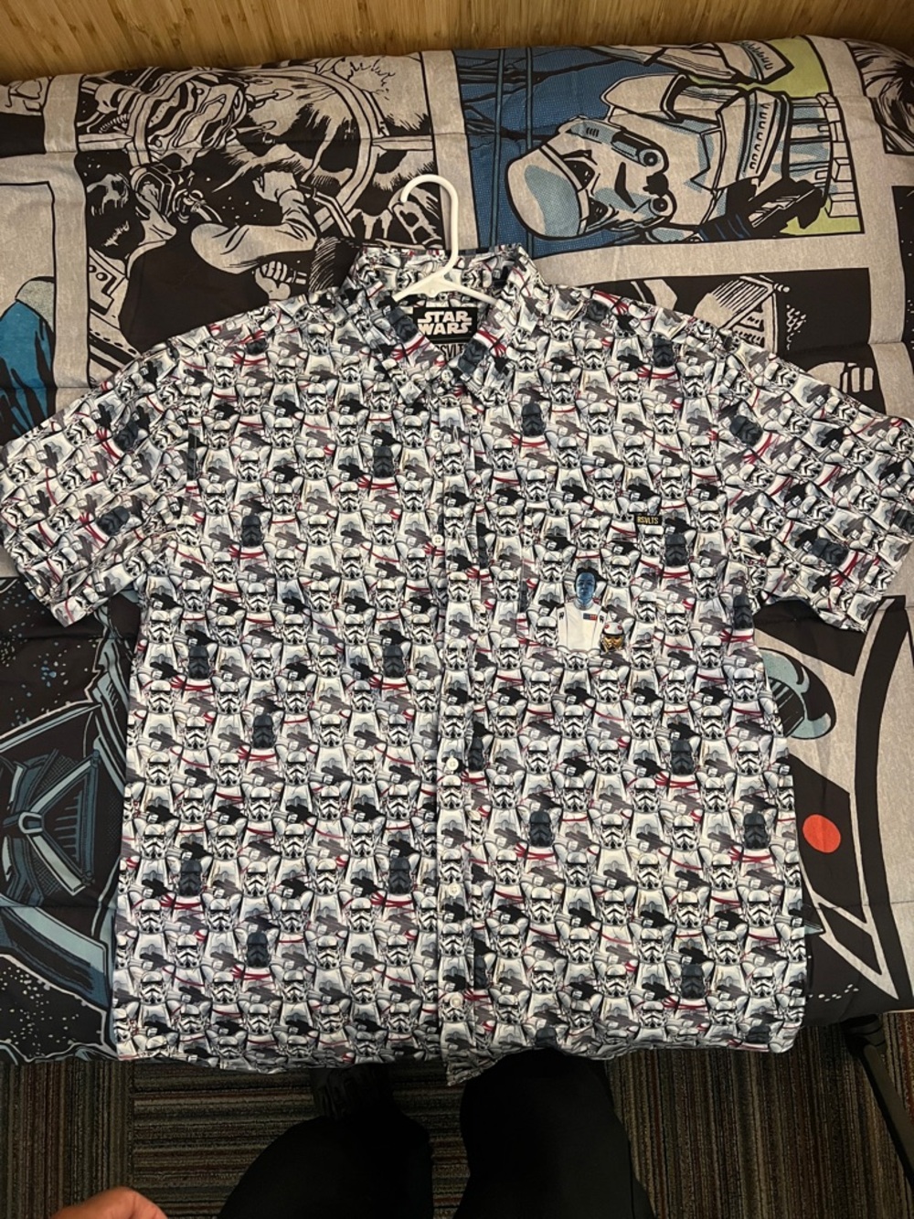 RSVLTS Star Wars Men’s Short-Sleeve Thrawn stormtrooper Shirt - White/Black